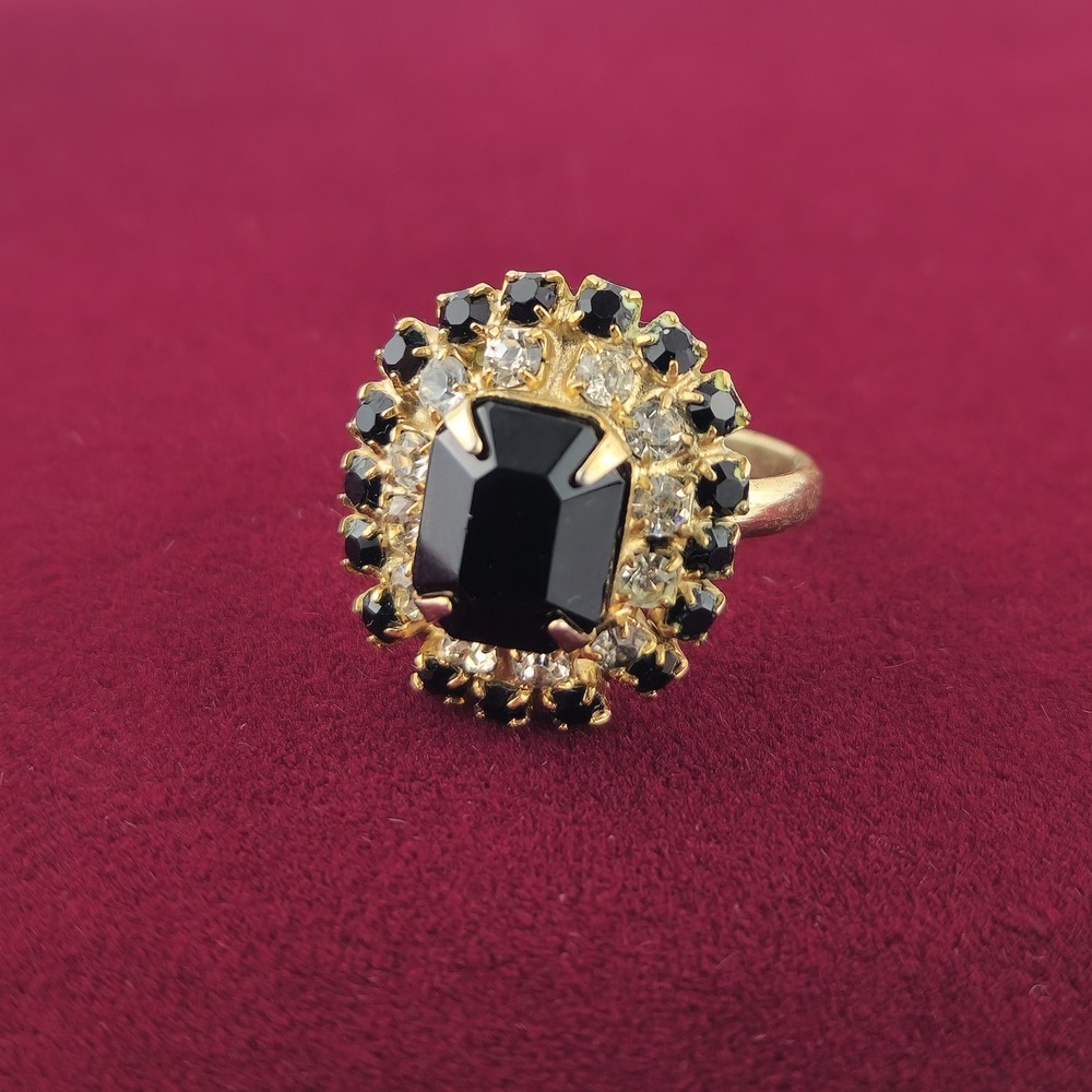 Vintage Black Clear Rhinestone Cocktail Ring Gold Tone Emerald Cut Size 6